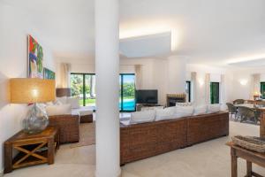 WHome Luxury Private Family Villa w/ S-Pool AC & Parking