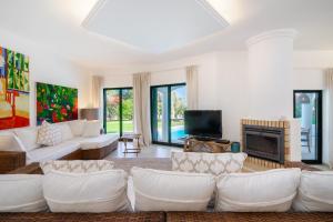 WHome Luxury Private Family Villa w/ S-Pool AC & Parking