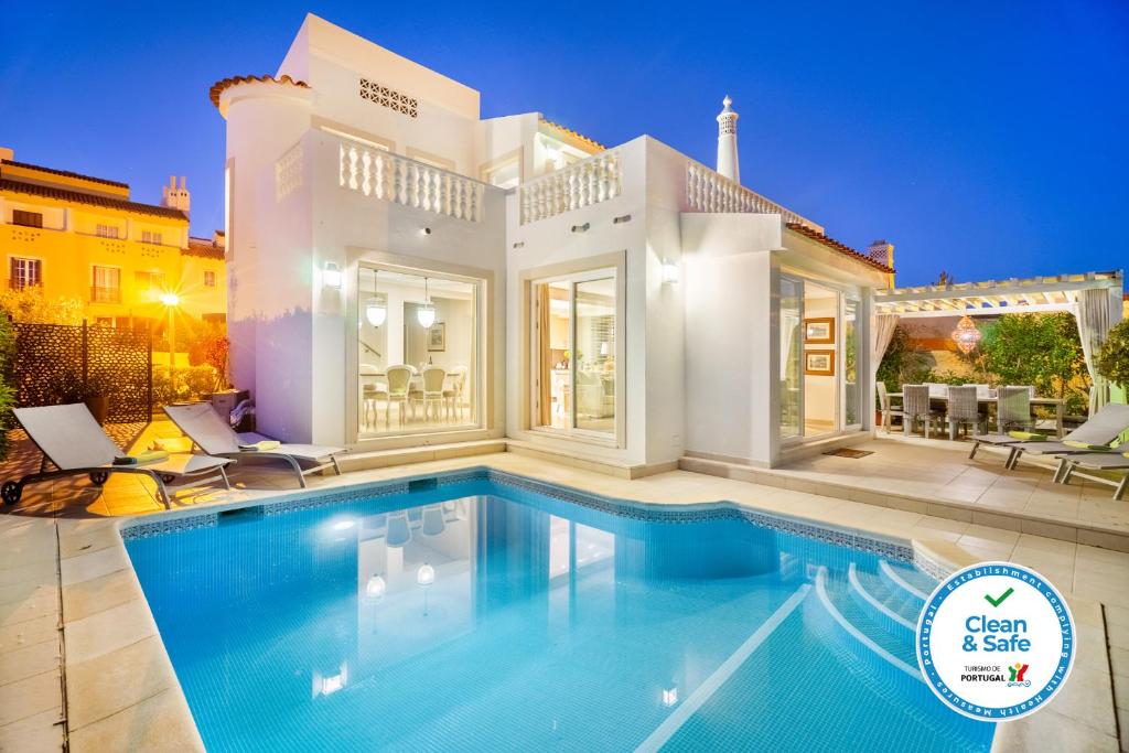 WHome | Prime Hideaway Luxury Villa Rua da Inglaterra Lote 3.10/6.2, 8125-501 Quarteira