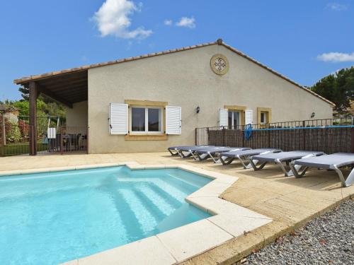 Villa with air con heated pool bubble bath fenced garden and kids play equipment Montbrun-des-Corbières france