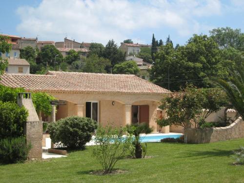 Villa Villa with air conditioning and private pool 1 km from Saint Paul en Foret and 35 km from the sea  Saint-Paul-en-Forêt