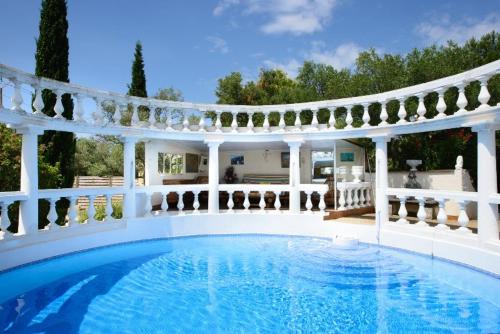 Villa with pool in Provence -Villa Romantique sleeps up to 12+4 in optional gite Beaucaire france