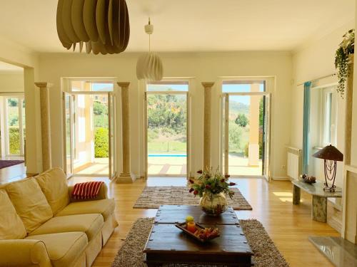 Villa Villa with swimming pool in Golf Resort Rua do Campo, n5 (Campo Real ) Torres Vedras