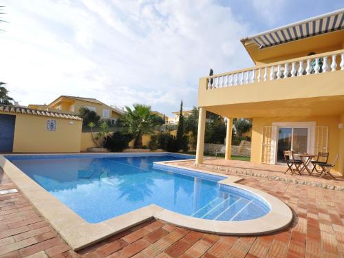 Maison de vacances Villa with views overlooking the pool sea and Meia Praia for a relaxing holiday  Lagos