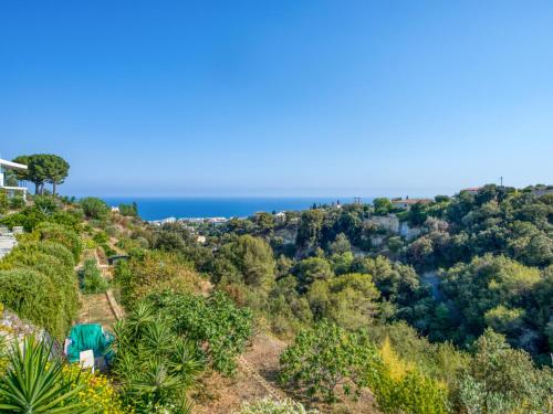 Wonderful and quiet villa with large garden and pool in Nice - Welkeys
