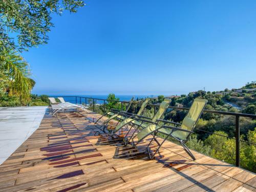 Wonderful and quiet villa with large garden and pool in Nice - Welkeys