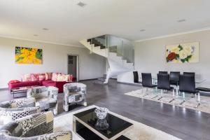 Wonderful and quiet villa with large garden and pool in Nice - Welkeys