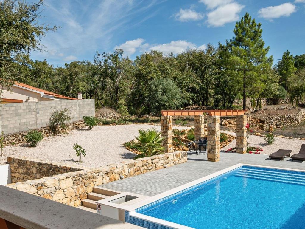 Wonderful villa in Ferreira do Zezere with private pool , 2240-300 Almogade