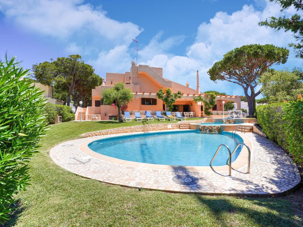 Villa Wonderful villa in Vilamoura with barbecue and private swimming pool  08125 Vilamoura