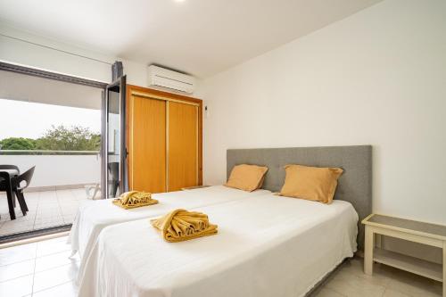 Apartamentos Vale de Carros - By Portugalferias