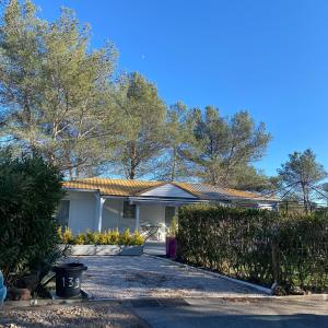 Village vacances Bungalow de luxe de 60m2 dans camping 5 étoiles Route de la Bouverie 83480 Puget-sur Argens Provence-Alpes-Côte d\'Azur