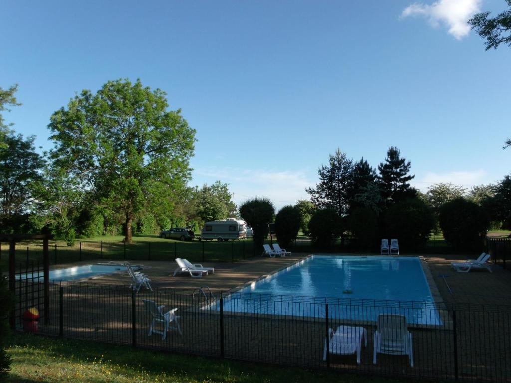 Village vacances Camping de la Croix d'Arles D 974 52200 Bourg