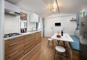 Village vacances KNAUS Campingpark Hünfeld Dr.-Detlev-Rudelsdorff-Allee 6 36088 Hünfeld Hesse