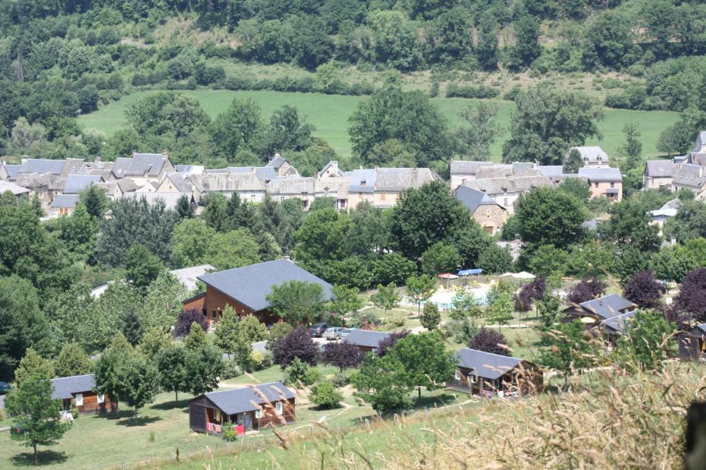 Village vacances Village de Gite - La Cascade La Montberte 12130 Sainte-Eulalie-dʼOlt