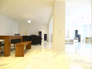 AVI City Apartments KingHouse