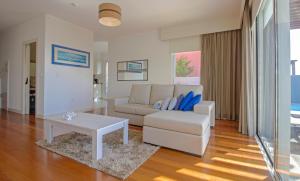 Hill Houses - Savoy Signature