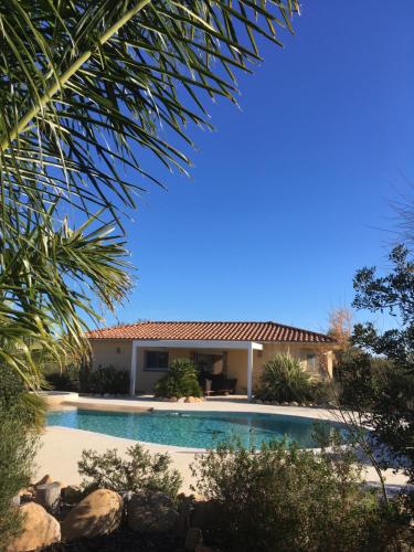 L'Hacienda Piscine chauffée à 28, spa, boulodrome et court de Tennis privés, 2 villas indépendantes