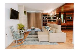 Regina Surf House - Villas with Private Pool