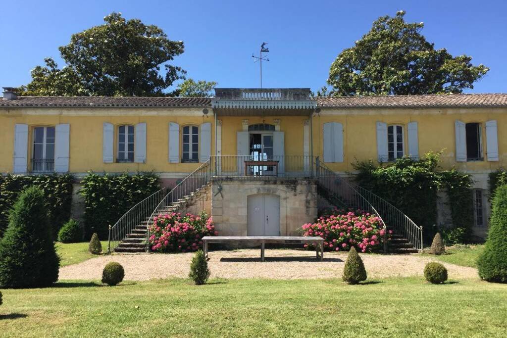 Sublime Château avec piscine, proche de Bordeaux 14 rue de la cabane, 33450 Izon