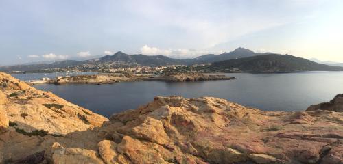 Villa grand confort à 500m de la plage de LOZARI