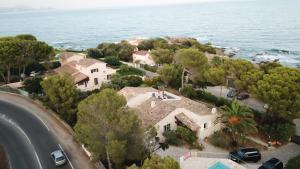 Villas Villa Le Patio LES ISSAMBRES 8 CORNICHE DES CIGALES DE FERREOL 83380 Saint-Peïre-sur-Mer Provence-Alpes-Côte d\'Azur