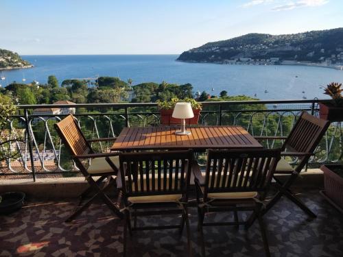 Vintage flat on Villefranche bay - free car park Villefranche-sur-Mer france