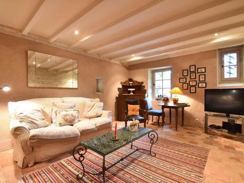 Vintage Mansion in Lantheuil France with Garden Lantheuil france