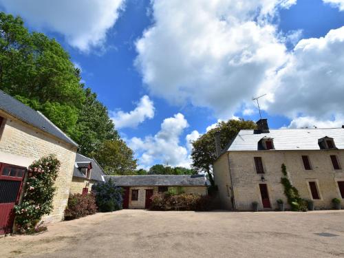 Maison de vacances Vintage Mansion in Lantheuil France with Garden  Lantheuil