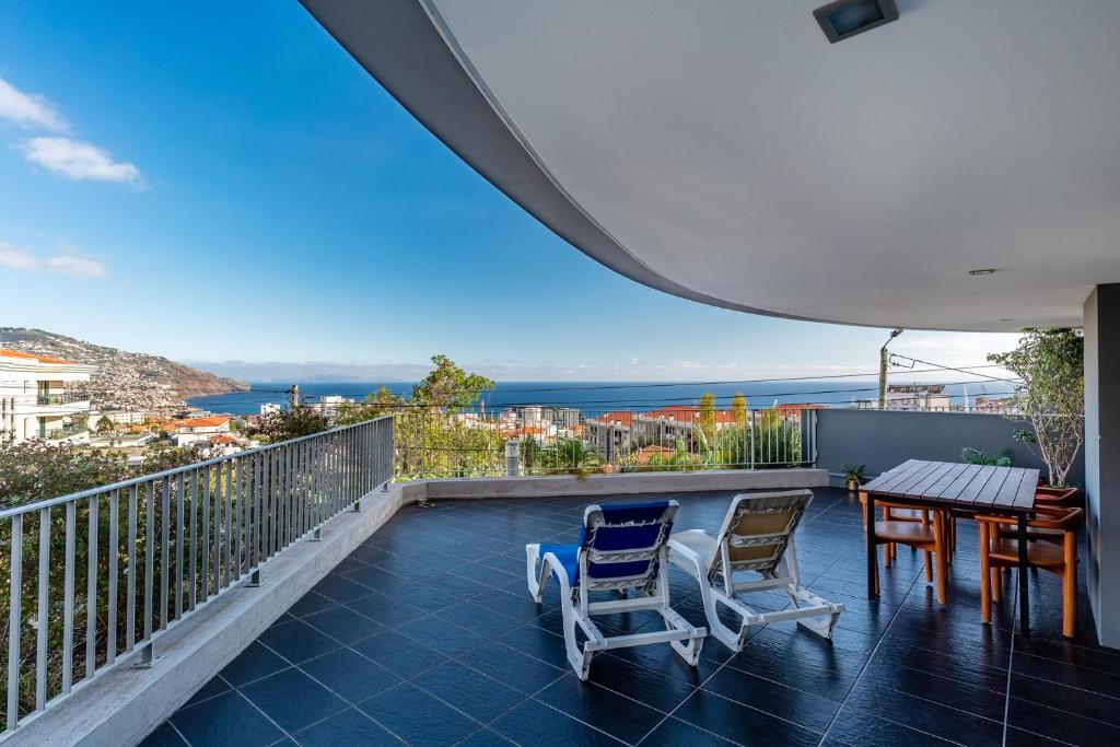 Appartement Virtudes Ocean view with pool by HR Madeira Caminho Virtudes, N.º 35, Edificio Prestige, 9000-163 Funchal