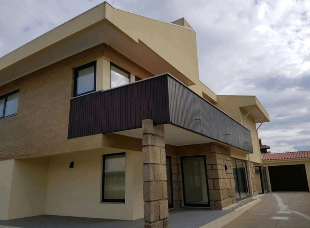 Villa Vivenda junto ao mar 70 Rua Infante Dom Henrique, 4485-538 Mindelo