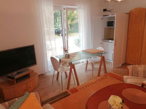 Appartement Voss barrierefrei mit Terrasse & Parkplatz - ABC313 2 Kastanienallee Erdgeschoss Wismar