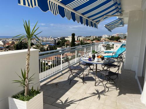 Appartement VUE DES ANGES AP4238 By Riviera Holiday Homes Des Bosquets, 1er a droite, 18 Nice