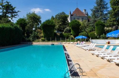 Maison de vacances Vue du Lac - Vakantiehuis op een kasteelcamping met zwembad Château le Verdoyer Champs-Romain