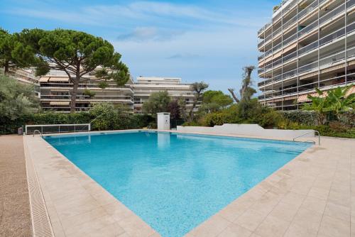 Appartement Vue mer 180° cocon à 7 min de la plage piscine AC Allée des Orangers Antibes