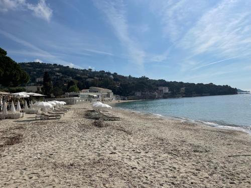 VUE MER 200M PLAGE AIGUEBELLE APP/4P 1CH/2P GARAGE Le Lavandou france