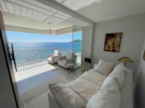 Vue mer exceptionnelle, appartement unique de luxe Cannes france