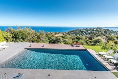 Vue panoramique sur la baie de St Tropez Les Issambres france