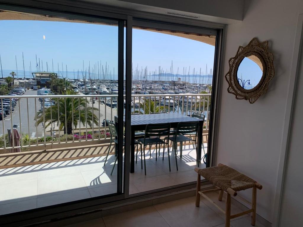 Appartement VUE SUR LES ILES D'OR 6 Avenue de la Gavine, 83400 Hyères