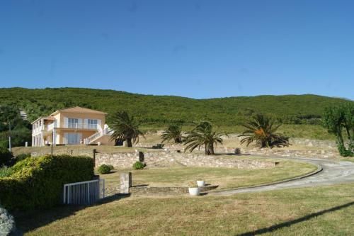 Vue sur mer à Santa Severa - Appartement Les Cyprès Marine de Luri france