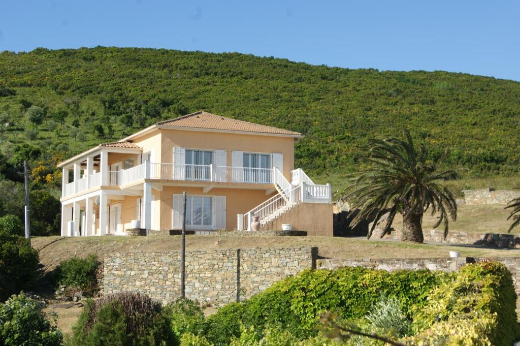 Appartement Vue sur mer - Appartement Les Pins Chioso Gavino - Santa Severa, 20228 Marine de Luri