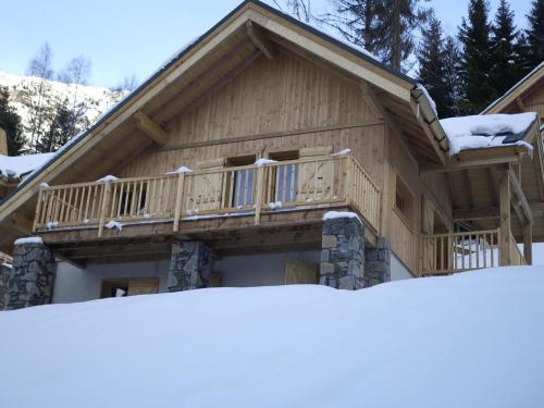 Warm Chalet in Oz with Ski Storage Balcony Terrace Heating Oz france