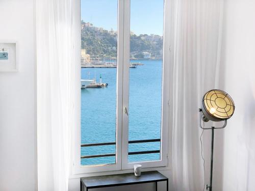 Waterfront panoramic sea view, balcony, AC Nice france