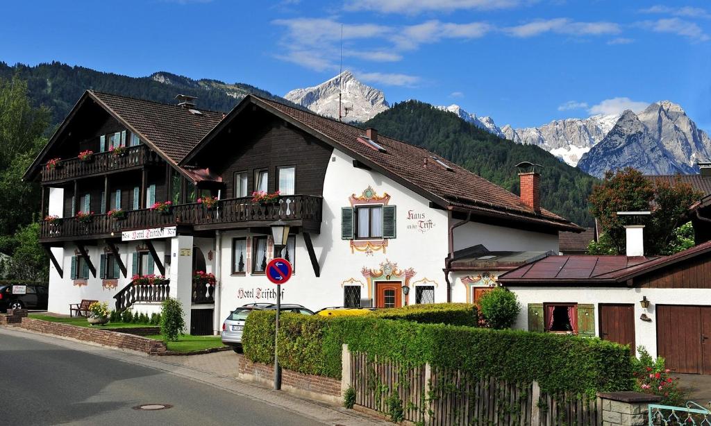 Hôtel Weidegg - Hotel Garni Triftstraße 4, 82467 Garmisch-Partenkirchen