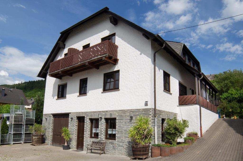 B&B / Chambre d'hôtes Weingut Christian Bucher Schulstraße 19, 56843 Burg an der Mosel