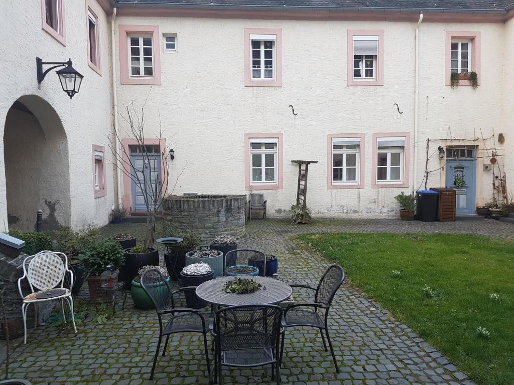 Appartements Weingut-Klosterhof 8 Im Kloster, 54472 Brauneberg