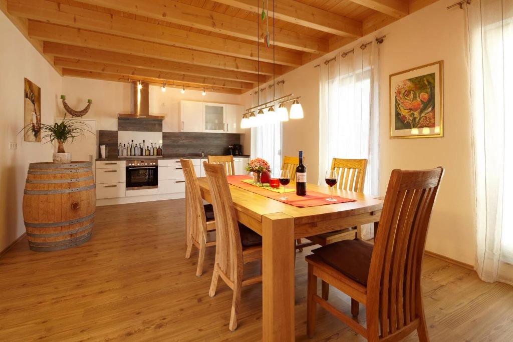 Appartements Weingut Schunck Trifelsstr. 3, 76829 Leinsweiler