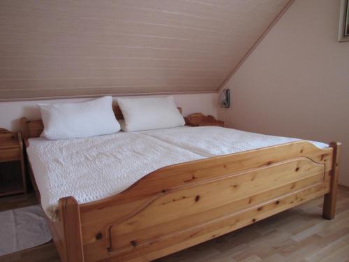 B&B / Chambre d'hôtes Weingut u. Gästehaus Menten Hauptstraße 263 Briedel