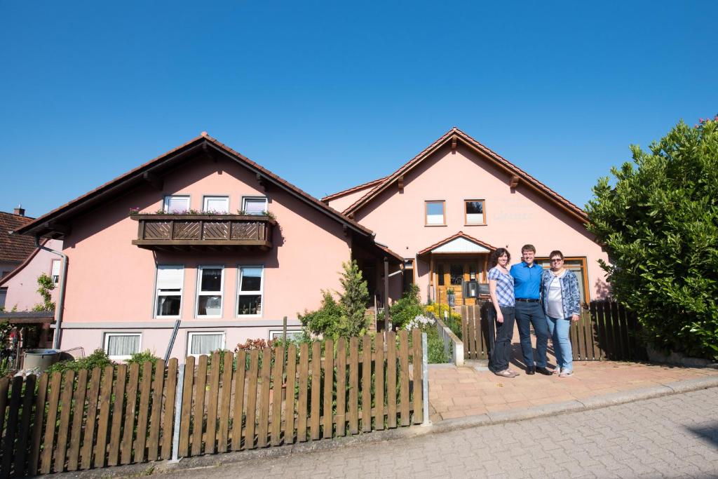 Maison d'hôtes Weingut und Gästehaus Wetzler Hauptstraße 44, 55578 Vendersheim