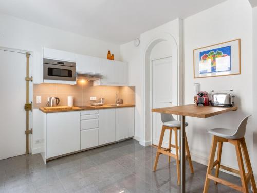 Appartement Welkeys - St Honore 34 place du Marche St Honore Paris