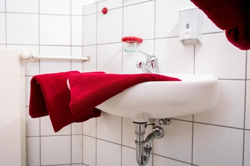 Hôtel Wohlfühlhotel IM SCHLOSSPARK - Self CheckIn Klosterhof 10 Willebadessen